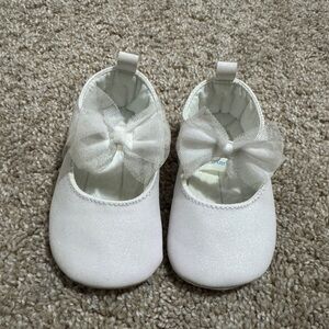 Size 9 Month’s Carter’s Baby White Mary Jane Dress Shoes